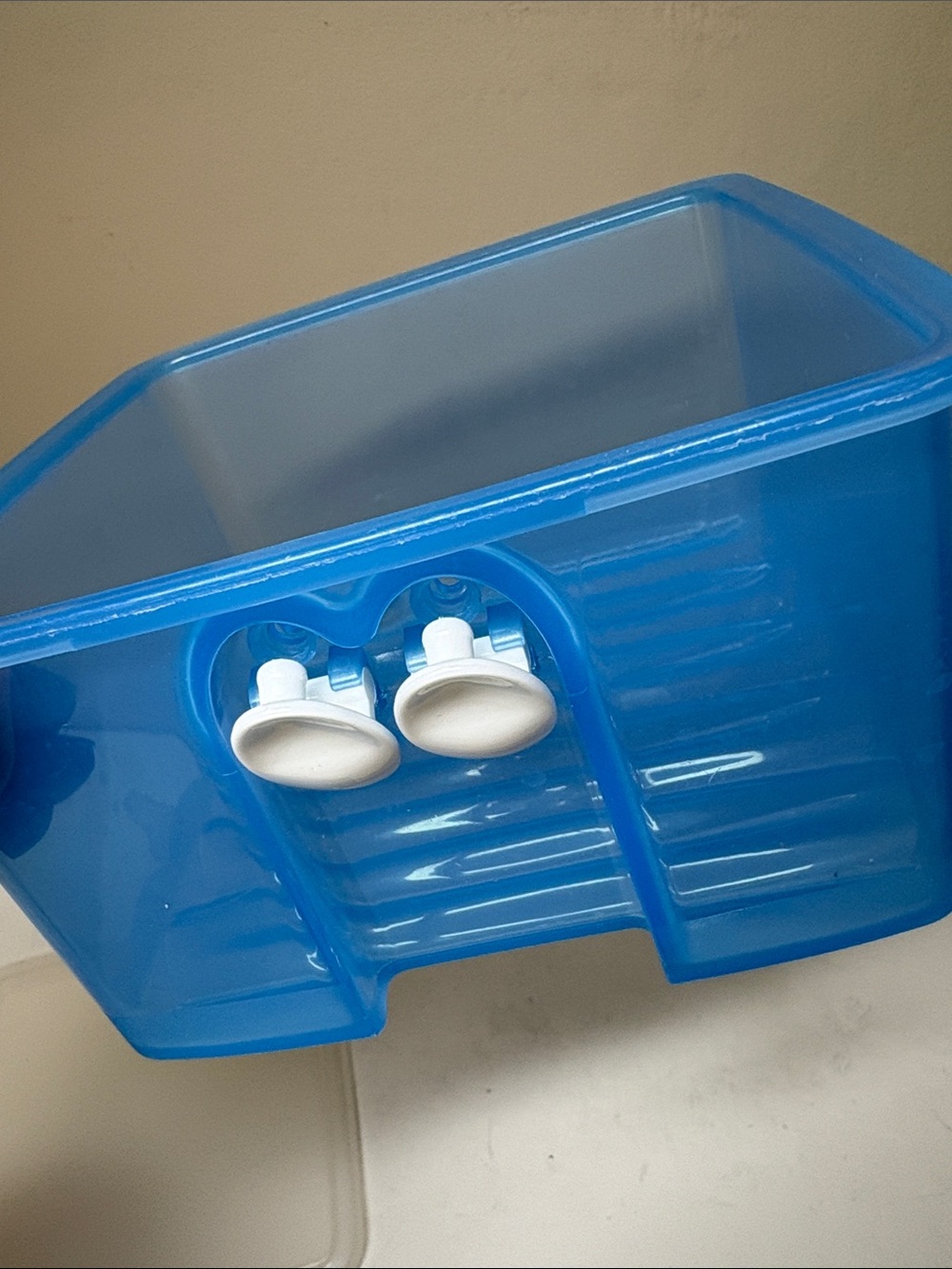 Tupperware Wave-Pattern FridgeSmart Vented Container with Lid - Picture 9 of 12